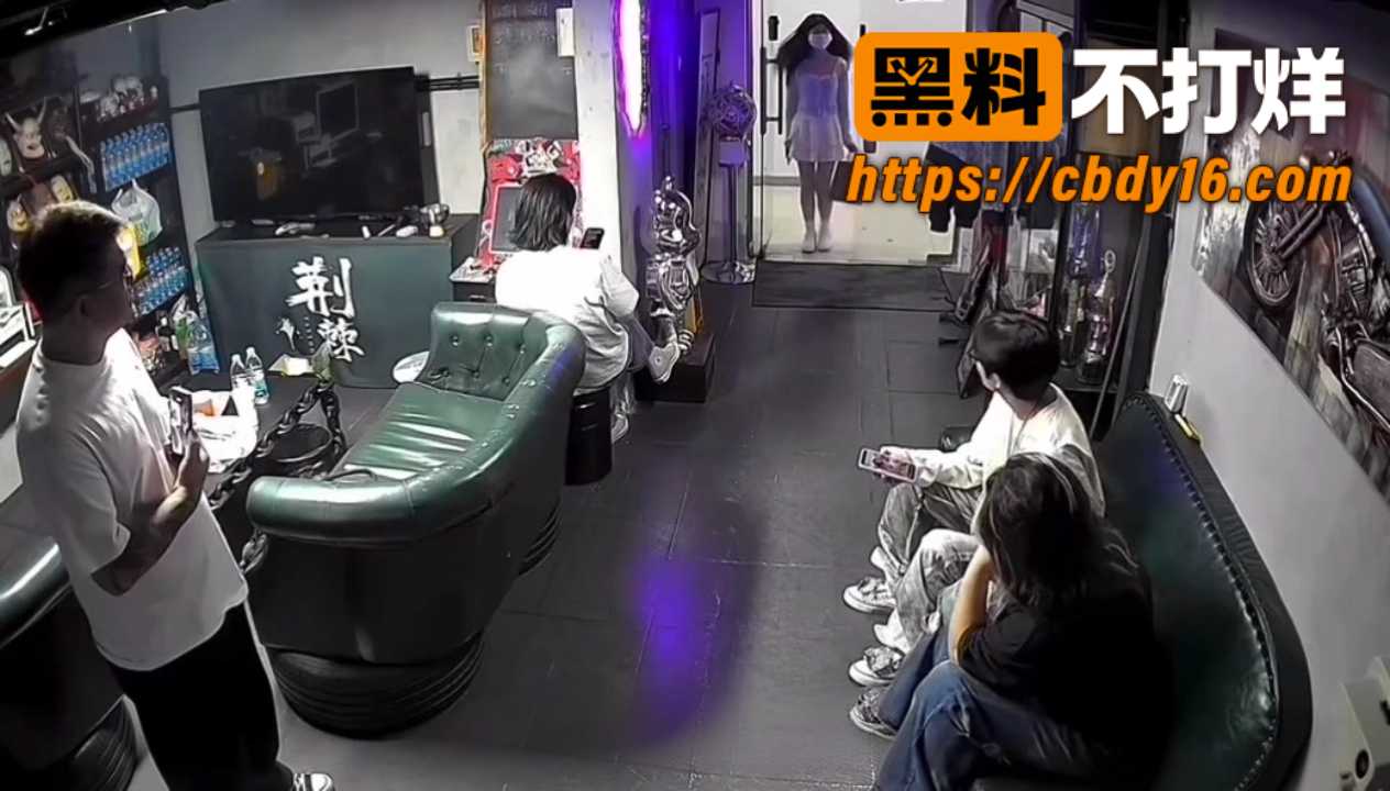 天津穿孔店炸毛女生原视频流出 2