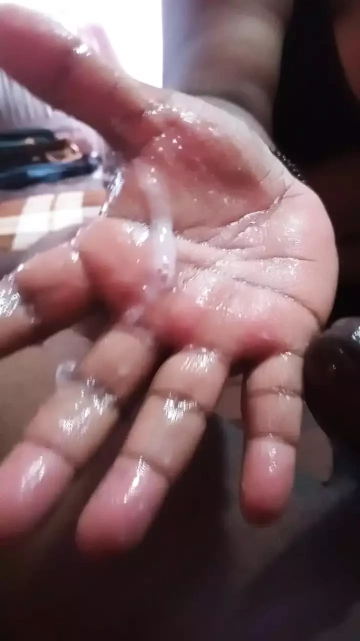 斯里兰卡夫妇的打手枪射精。